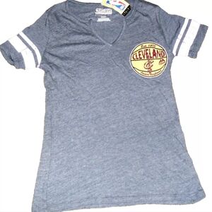 Cleveland Cavaliers Cavs Womens V-Neck Majestic T-Shirt sz. Small New NBA